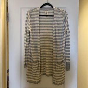 Billabong cardigan. Size S. Gray and white